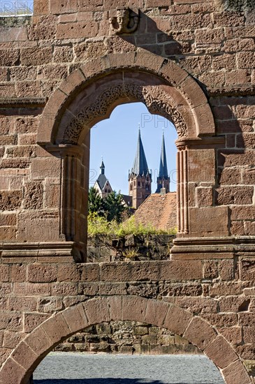 Three-pass arch and Barbarossa's head