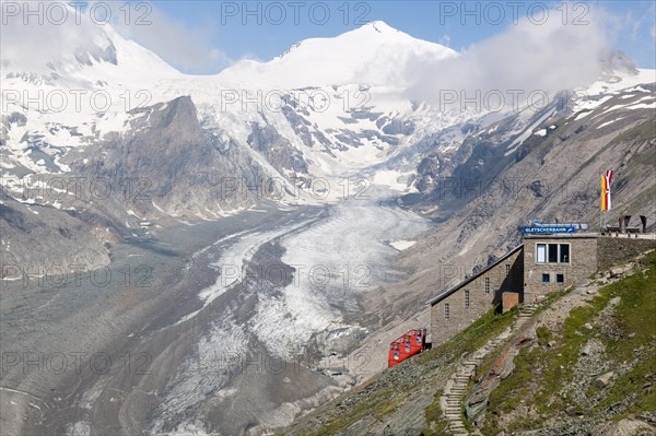 Glacier lift to the Pasterze in the Grossglockner massif