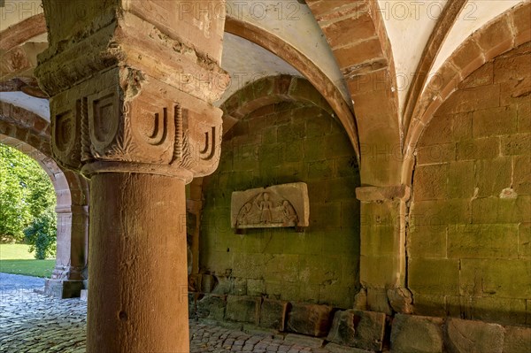 Columns and vaults in the gatehouse