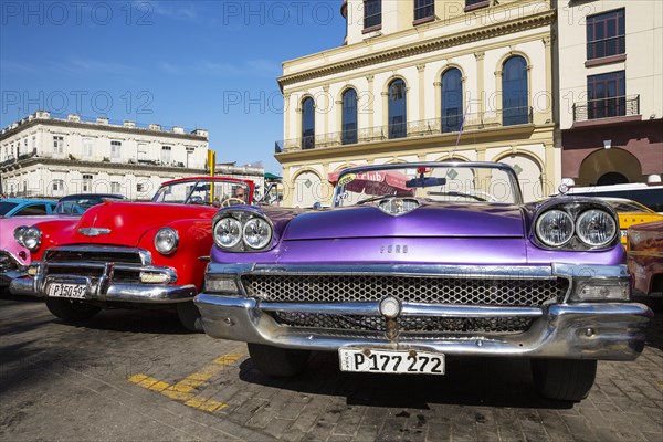 US classic cars from the 1950s can be rented for tourist city tours