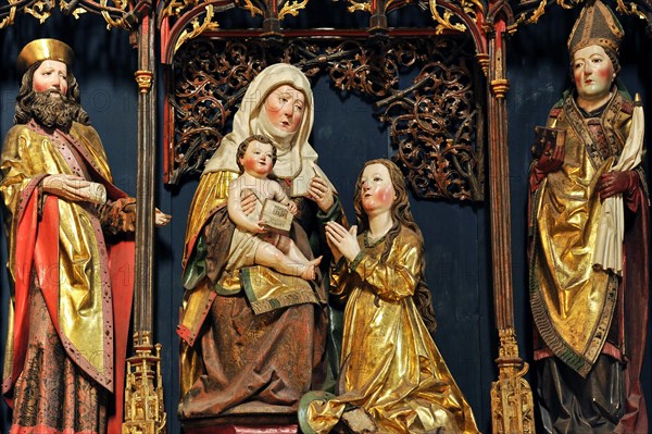 Carved Anne altar with Annaselbdrite group between two saints