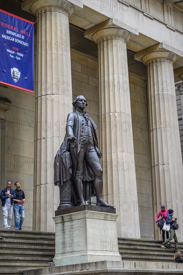 George Washington Memorial in front of the Federal Hall in Wall Street