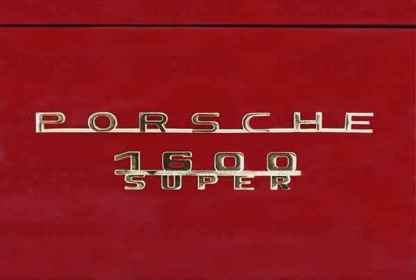 Brand and type designation on the bonnet of Porsche 356 A Convertible D 1600 Super