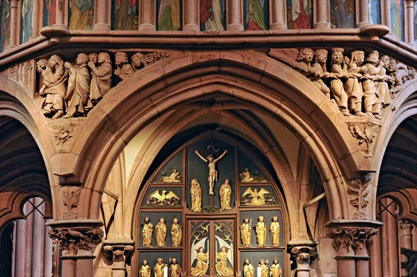 Apostolic altar or lay altar in the rood screen