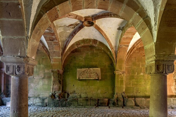 Columns and vaults in the gatehouse