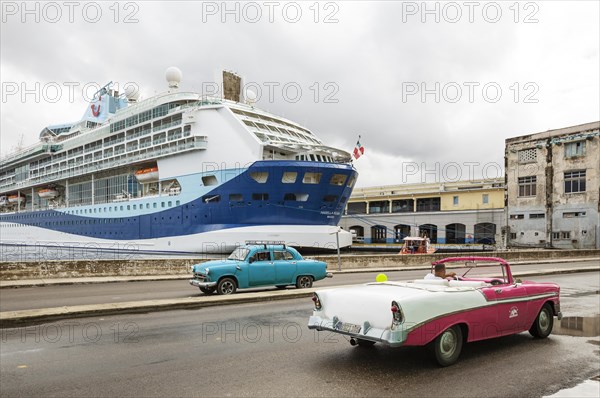 Cruise ship and US classic car from the 1950s at the cruise terminal of Havana