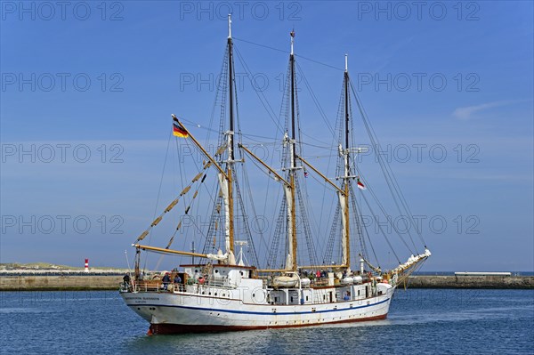 Sailing ship