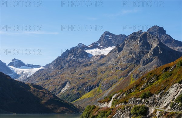 Hiking trail around the lake