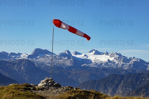 Wind vane on the Loser with view to the Hoher Dachstein