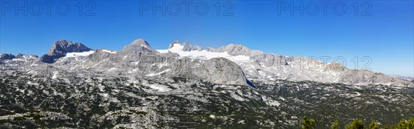 Panoramic view from the Krippenstein to the Hoher Dachstein