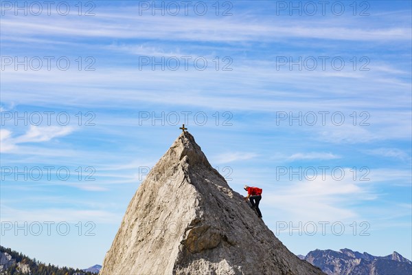 Hiking trail from the Rossmoosalm to the Huetteneck Alm through the Zwerchwand quarry