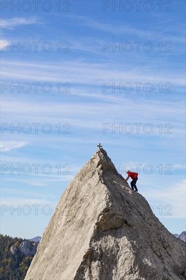 Hiking trail from the Rossmoosalm to the Huetteneck Alm through the Zwerchwand quarry