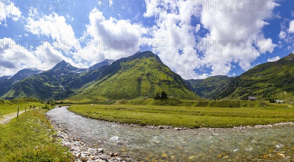 Hiking trail along the Nassfeld Ache
