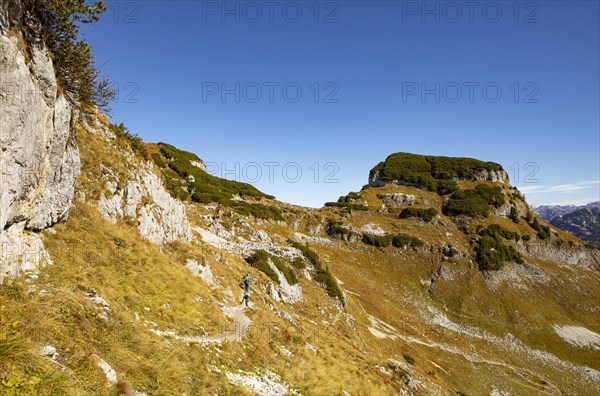 Hikers on the way to the Atterkogel