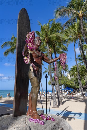 Duke Paoa Kahanamoku statue