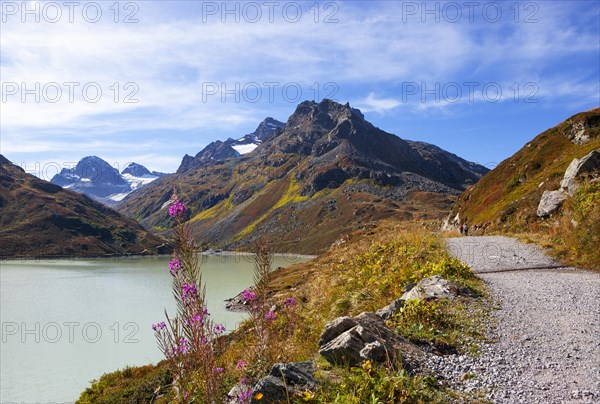 Hiking trail around the lake