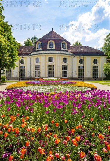 Wandelhalle in the spa garden