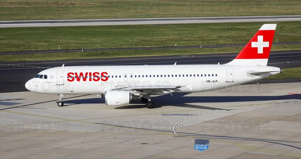 Swiss Airbus A320-214 aircraft waiting for departure at Duesseldorf International Airport