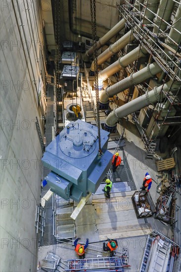 Engine installation in Oberhausen pumping station