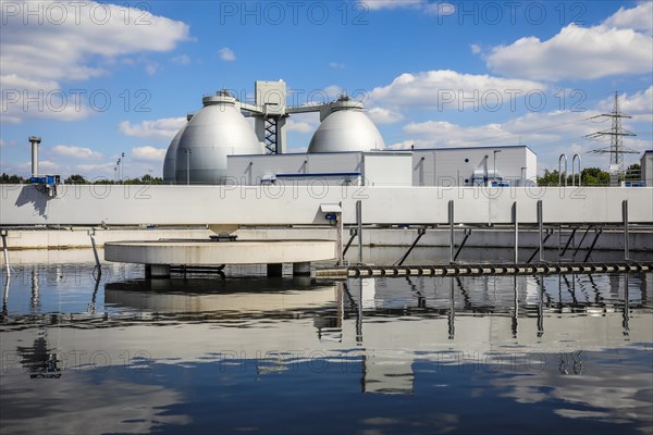 Wastewater treatment in the new sewage treatment plant Emschermuendung KLEM