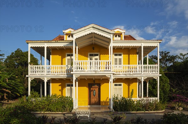 Well preserved colonial building that offers rooms for rent