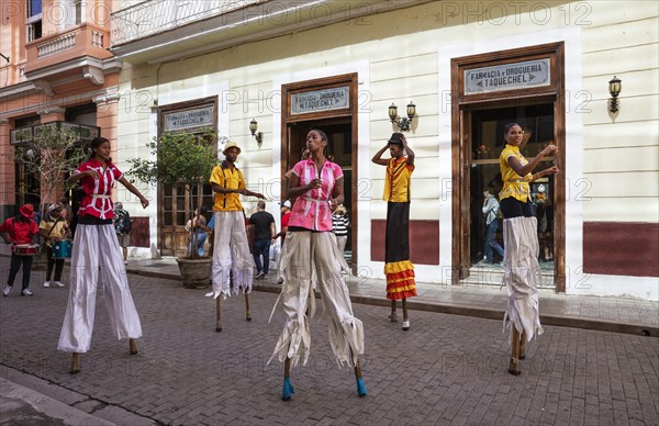 Street performers on stilts in Habana Vieja
