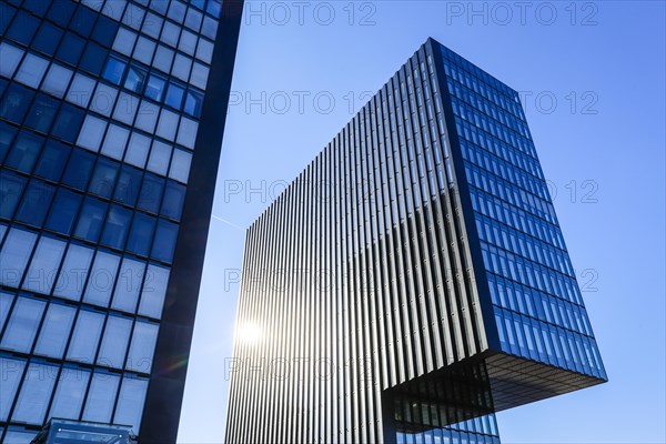 Hafenspitze 21 office building in the Medienhafen