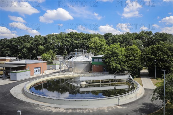 Wastewater treatment in the wastewater treatment plant