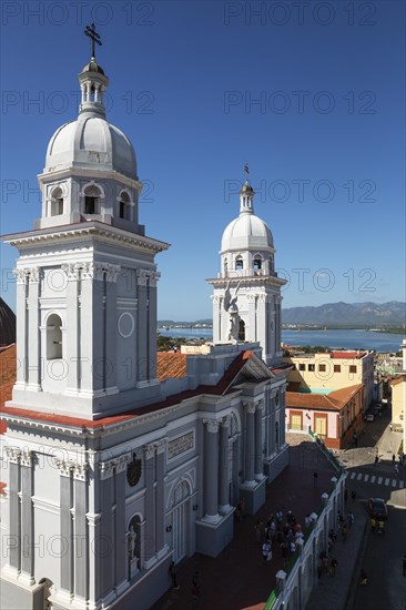 The twin-towered Catedral de Nuestra Senora de la Asuncion at the Parque Cespedes