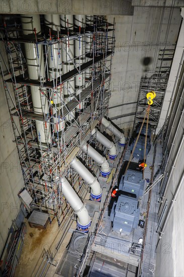 Engine installation in Oberhausen pumping station