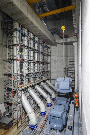 Engine installation in Oberhausen pumping station