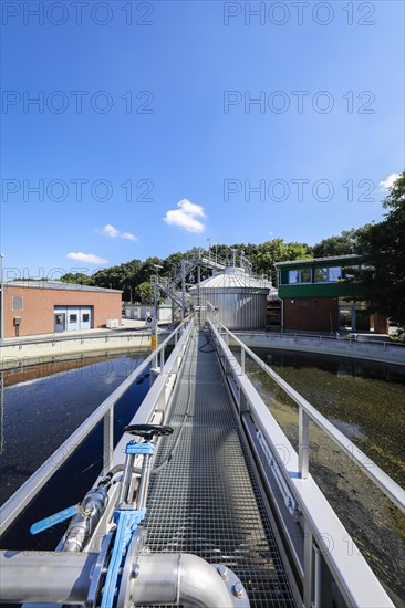 Wastewater treatment in the wastewater treatment plant