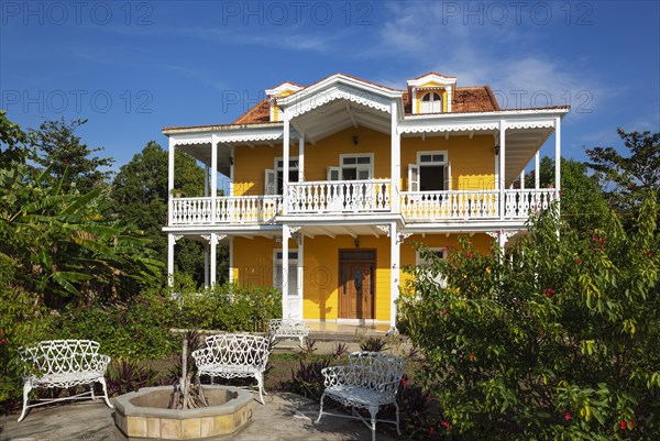 Well preserved colonial building that offers rooms for rent