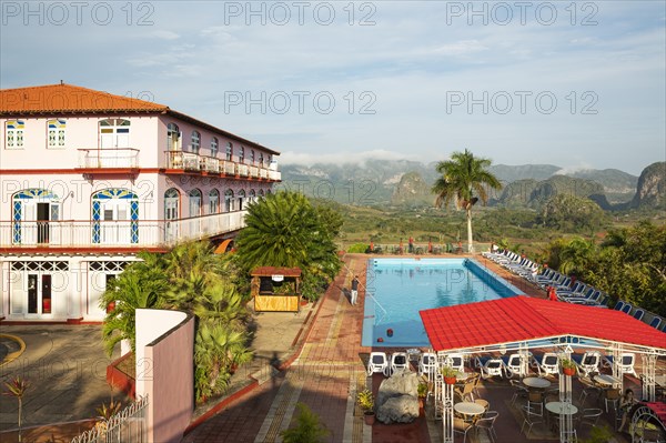 The Hotel Los Jazmines against the backdrop of the Vinales Valley with its boulder-like hills
