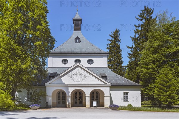 Funeral hall in the Waldfriedhof