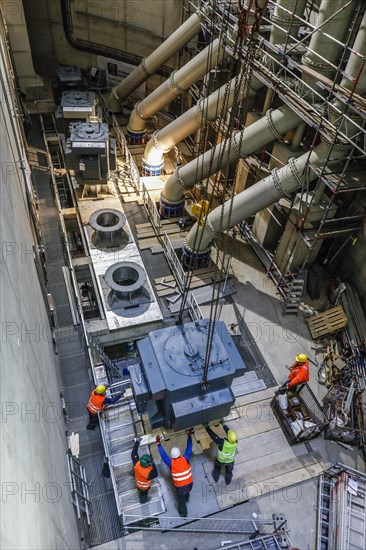 Engine installation in Oberhausen pumping station