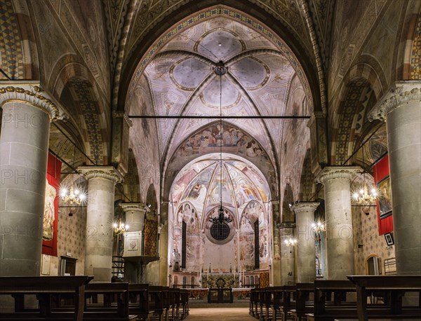 Nave and choir with scenes from the life of Mary