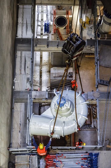 Installation of wastewater pumps in the new pumping station Oberhausen