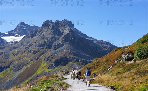 Hiking trail around the Silvretta reservoir