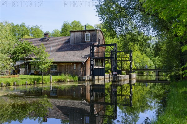 Radduscher Buschmuehle at the Suedumfluter or Leineweberfliess