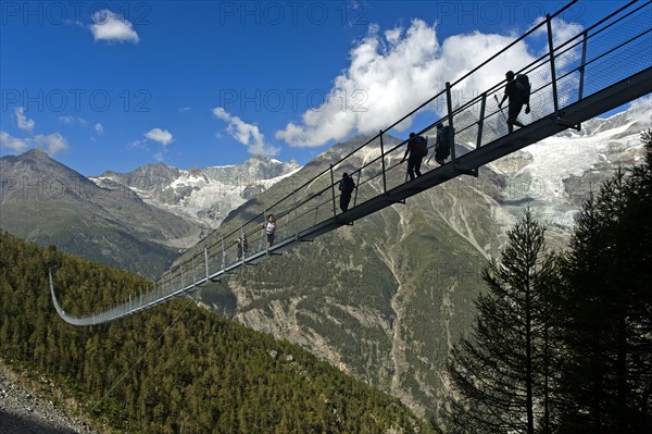 Hiker on the Charles Kuonen suspension bridge