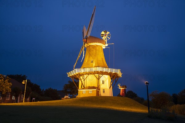 Illuminated Greetsiel twin mills