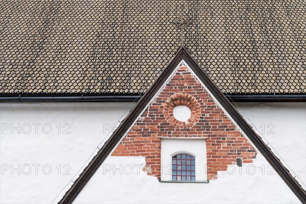 Roof with wooden shingles