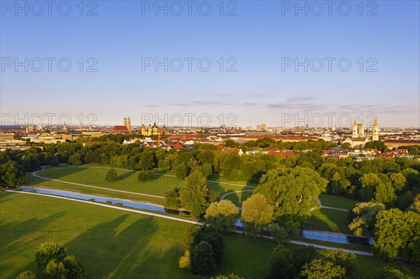 English garden with Schwabinger Bach and Schoenfeldwiese