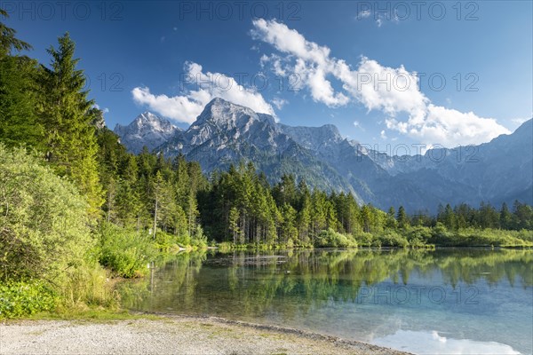 Almsee with Totem Gebirge