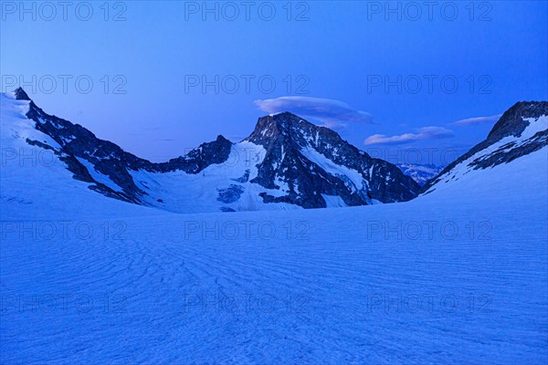 Morning atmosphere on the Studergletscher