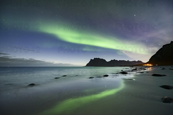 Northern lights at Uttakleiv Beach