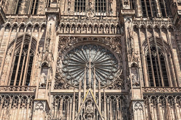 Rosette on the west facade