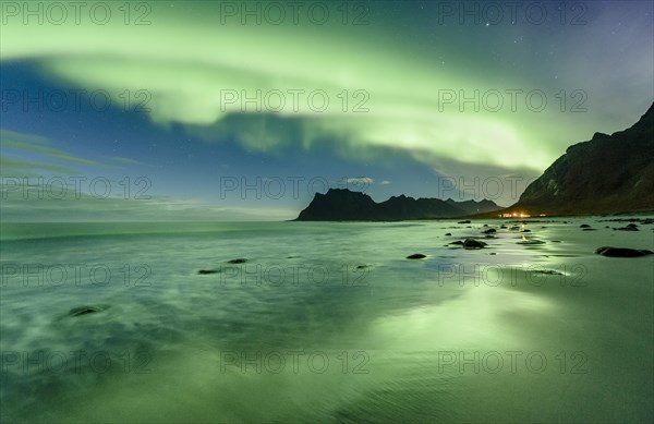 Northern lights at Uttakleiv Beach