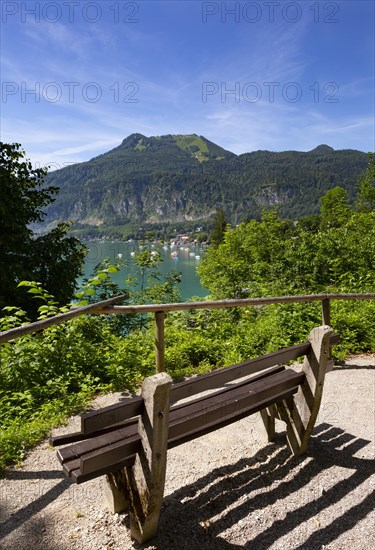 Viewpoint with view to Sankt Gilgen at the Wolfgangsee and Zwoelferhorn